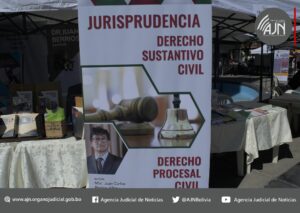 Magistrado del TSJ expone libros de su autoría en feria nacional de libros jurídicos y jurisprudenciales