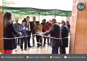 Presidente del TSJ entrega material bibliográfico a la biblioteca de la Escuela De Jueces del Estado