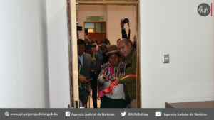 Presidente del TSJ inaugura cámara gesell para beneficiar a más de 7mil familias en provincias de Oruro