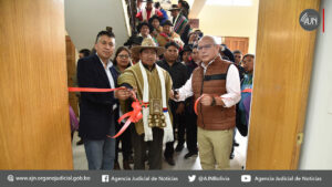 Presidente del TSJ realiza histórica inauguración de dos cámaras gesell para provincias del departamento de Oruro