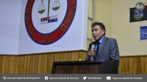 Presidente del TSJ participa del seminario en la facultad de derecho ciencias políticas y sociales de la UTO