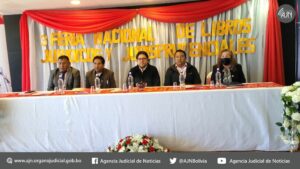 TSJ expone más de una veintena de libros jurídicos en Villazón