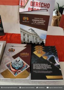 Magistrado del TSJ exhibe material bibliográfico en feria nacional de libros jurídicos y jurisprudenciales